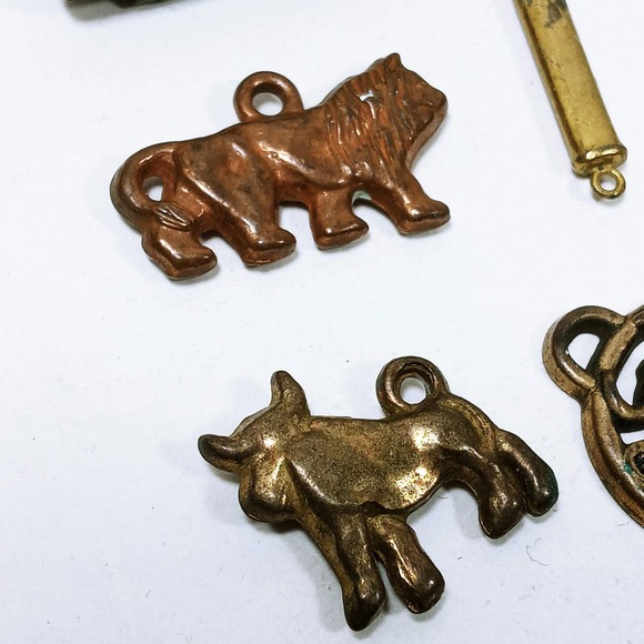 Vtg Cracker Jack Gumball Prize Metal Charms Hermonica Elsie Cow Tomahawk Teeth - Picture 2 of 9